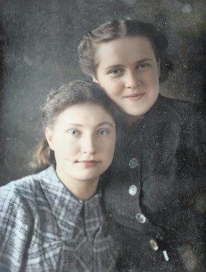 Tsipa-Lea Dumesh on the right